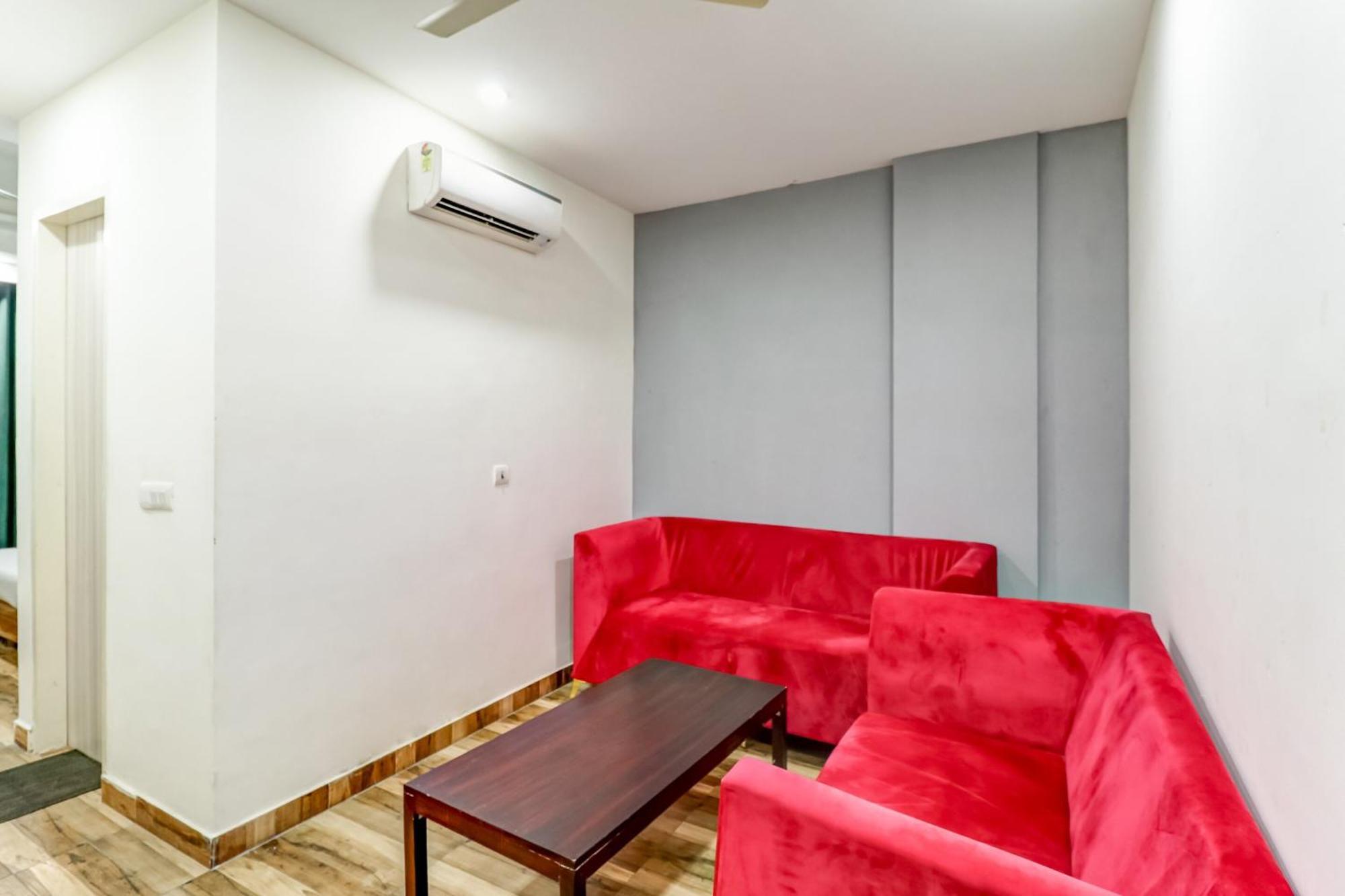 Hotel Townhouse Skylight Near Medanta Hospital Gurgaon Exterior foto