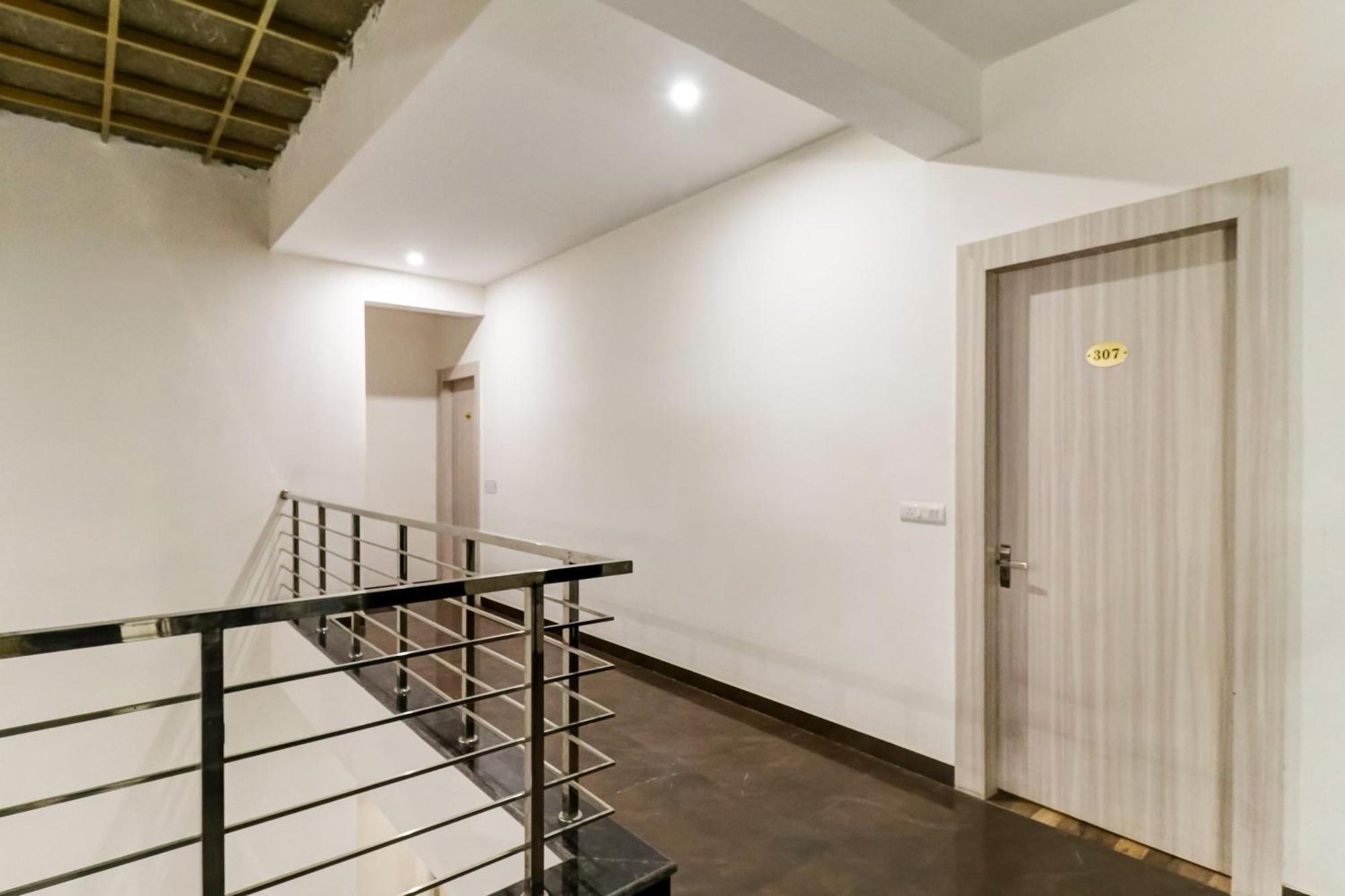 Hotel Townhouse Skylight Near Medanta Hospital Gurgaon Exterior foto