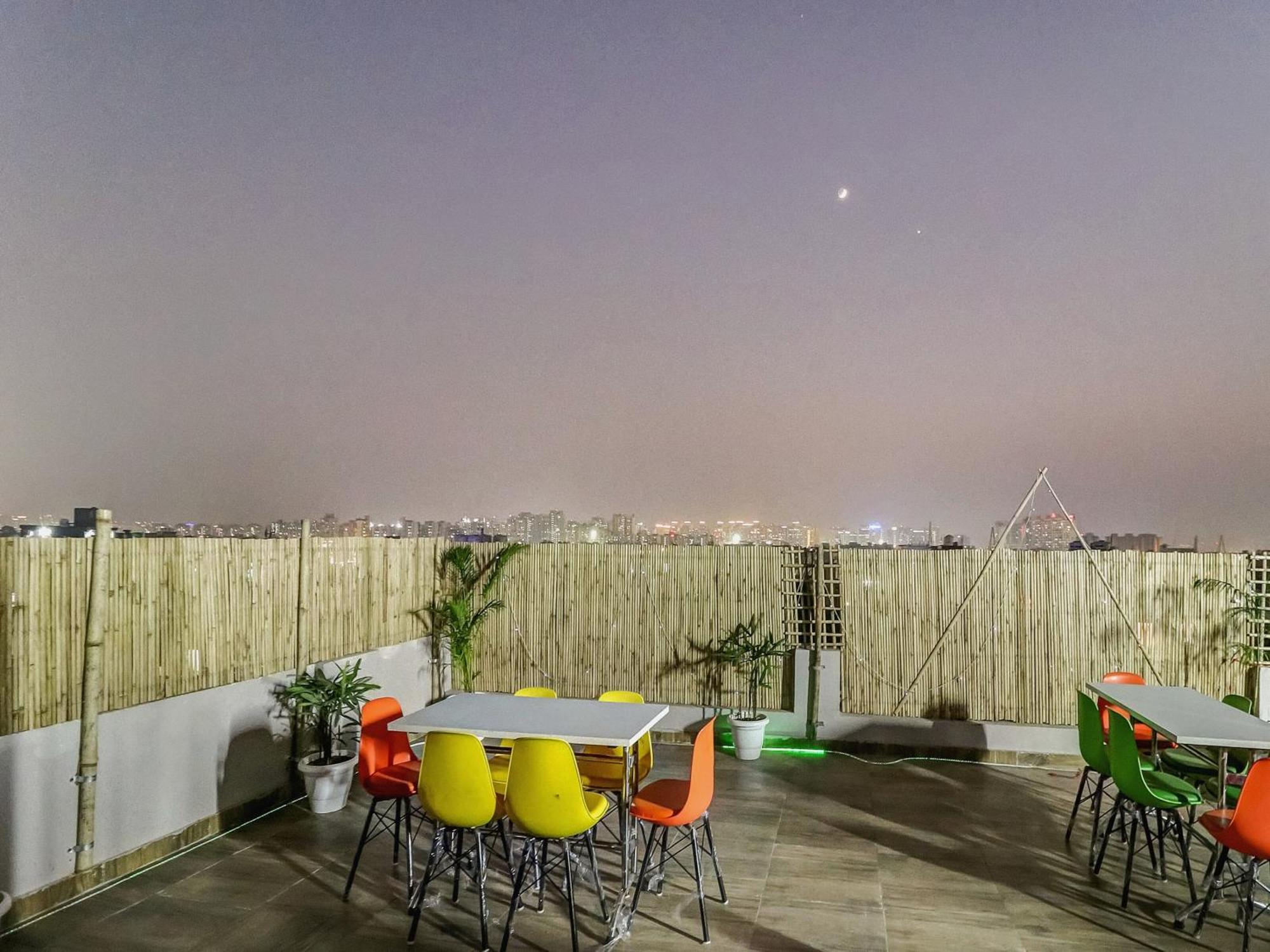 Hotel Townhouse Skylight Near Medanta Hospital Gurgaon Exterior foto